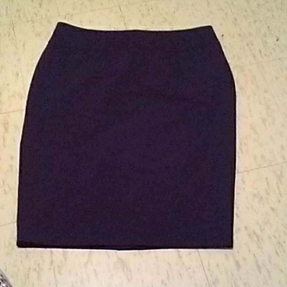 Size 14 black Worthington knee length skirt